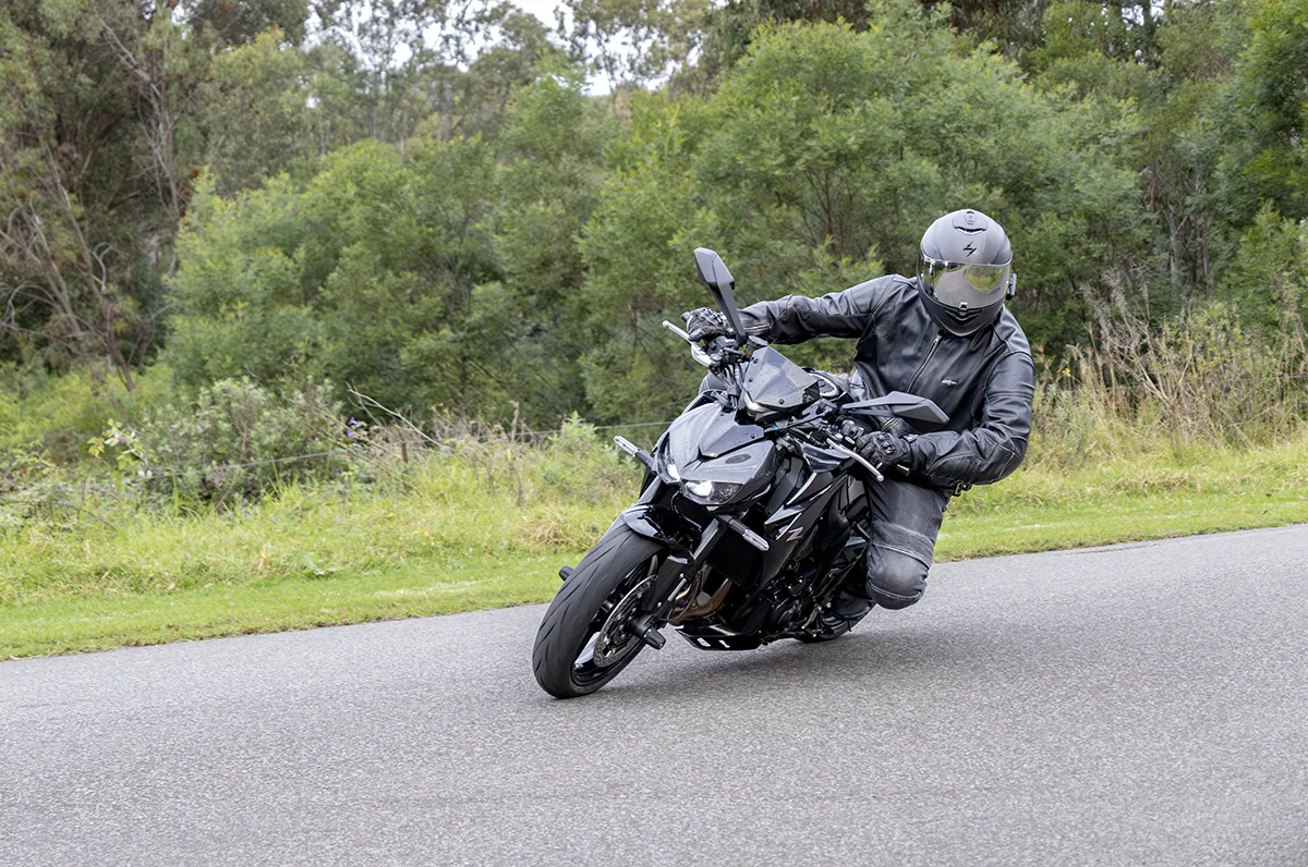 z1100