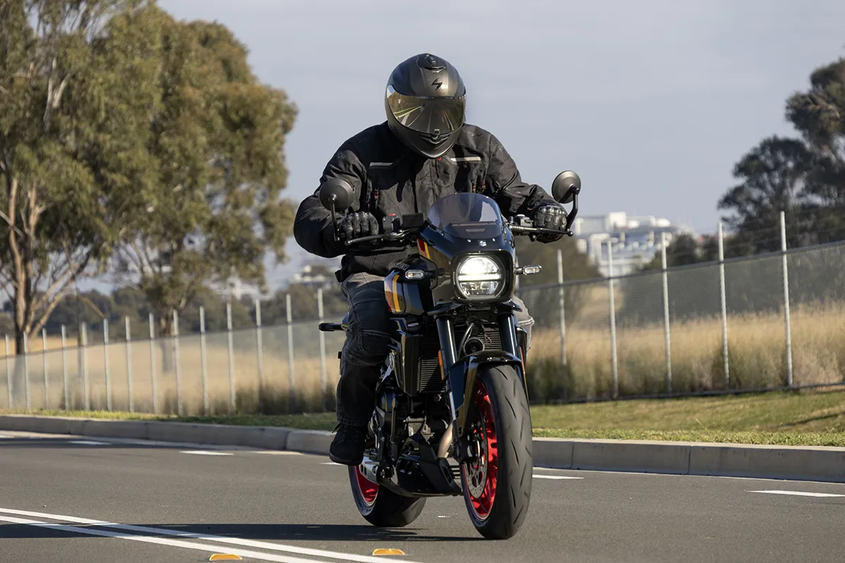 GSX8TT_3