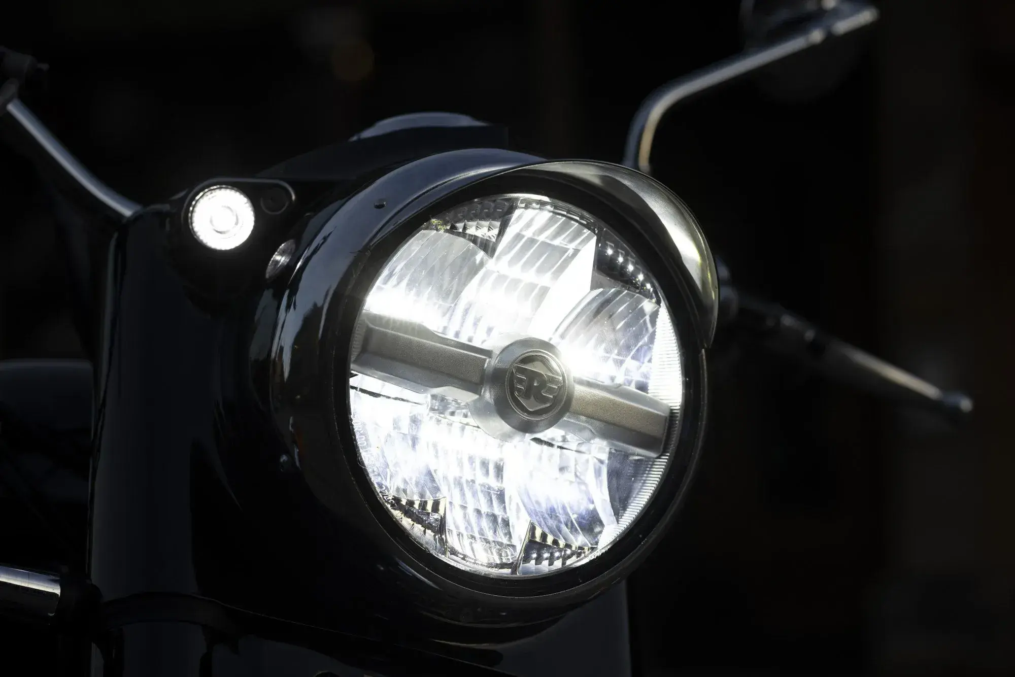 LED CASQUETTE LAMP AND TIGER LIGHTS