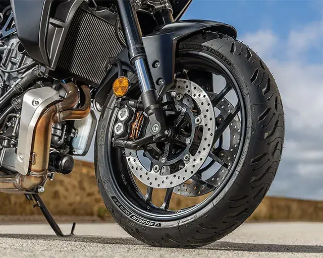 Dual front discs