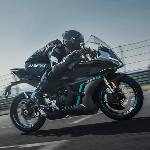 What's the difference between the 450SR and the 450SR S?