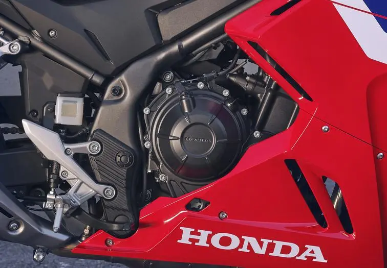 Twin cylinder engine