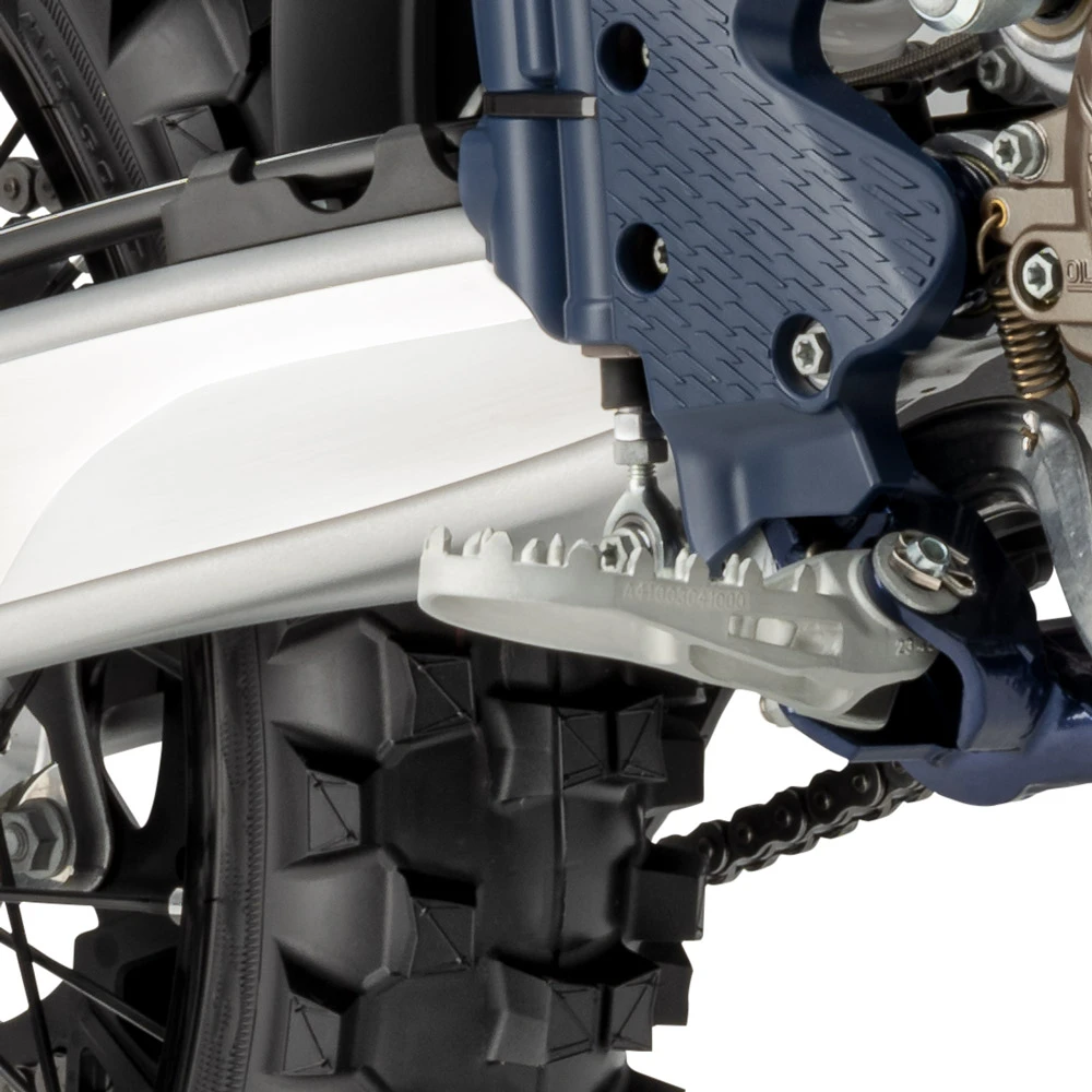 Foot pegs