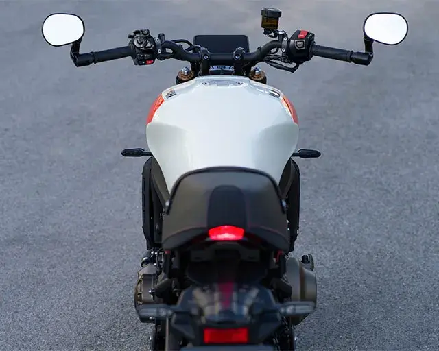Relaxed riding position