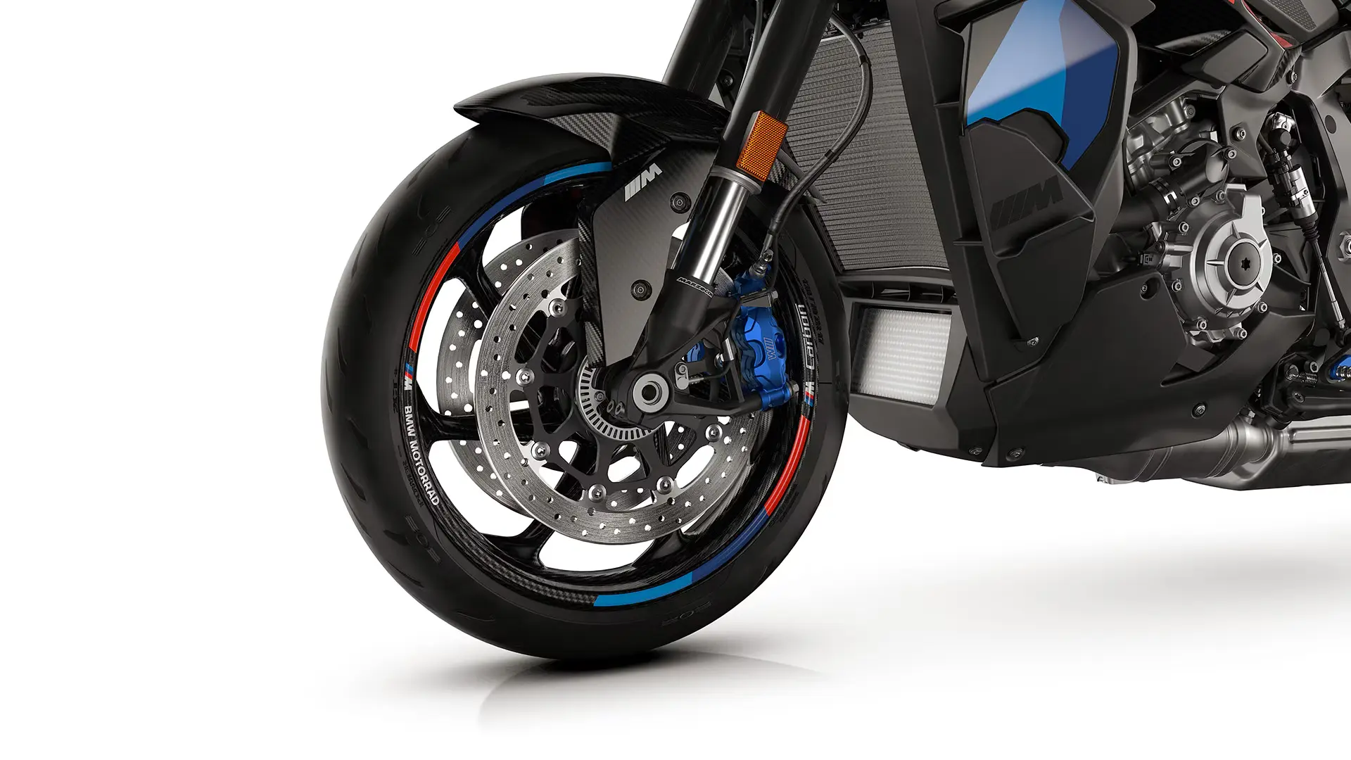 An upgrade for the handling: M Carbon wheels