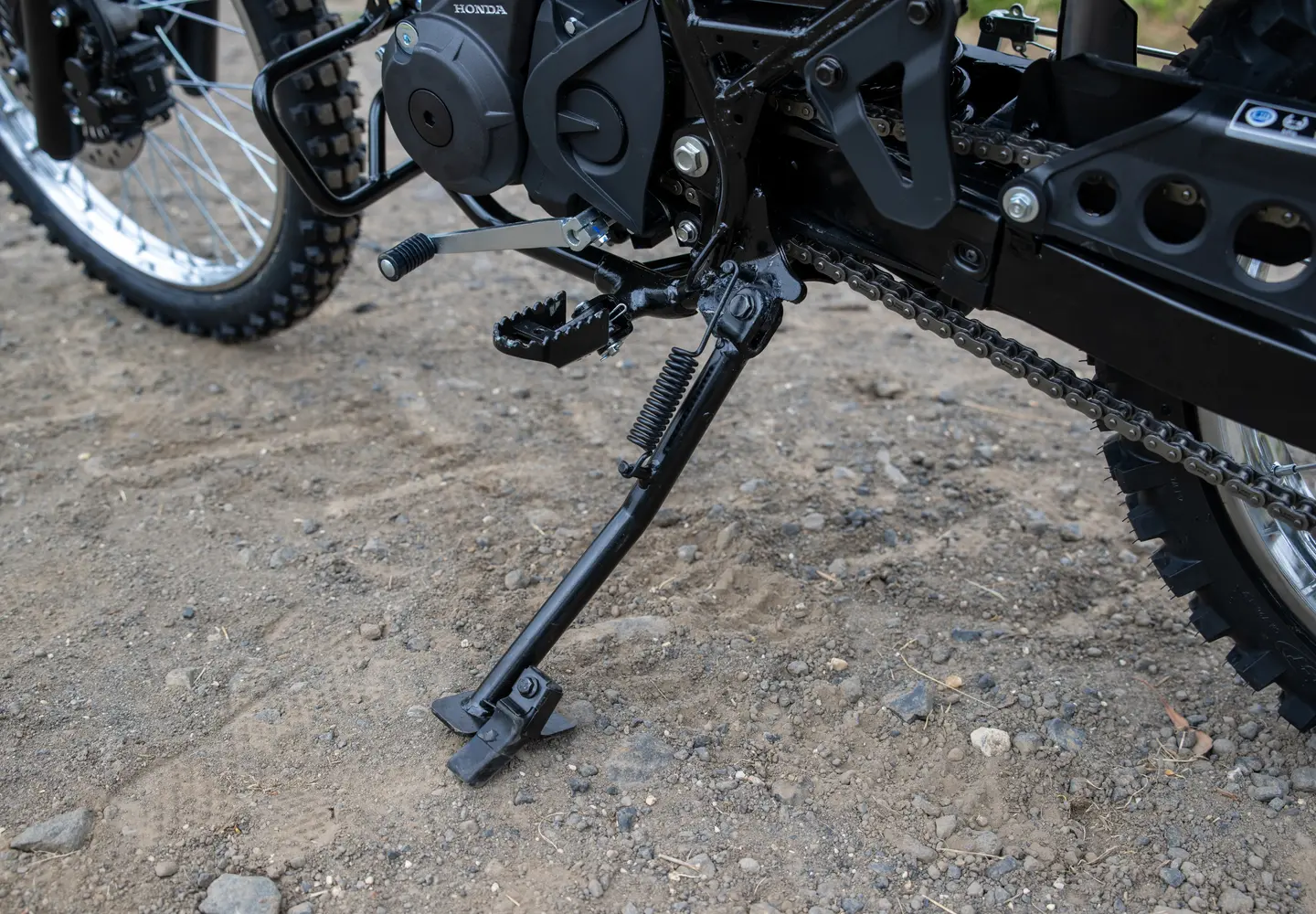 Big foot side stand
