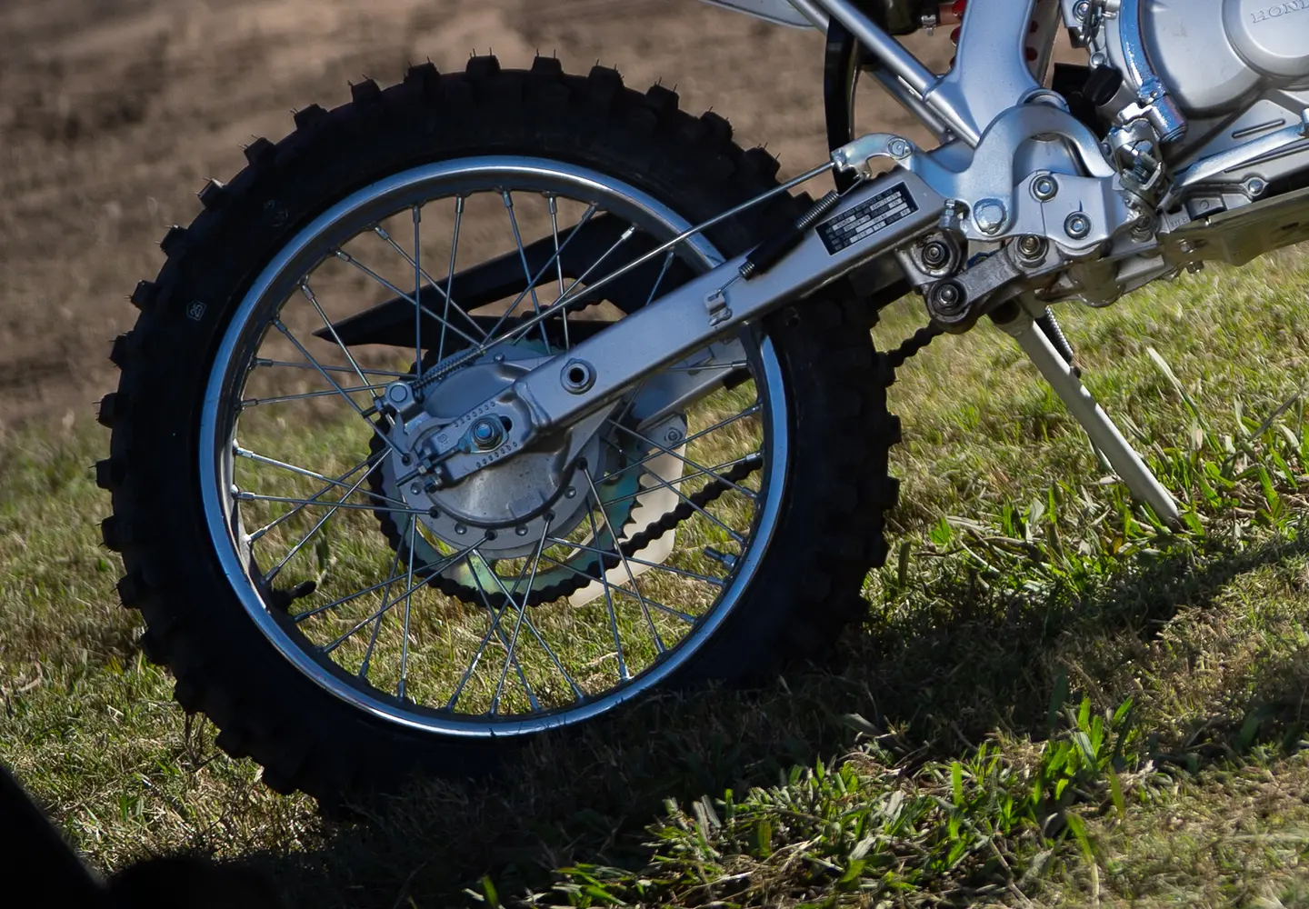 Rugged steel frame & swingarm